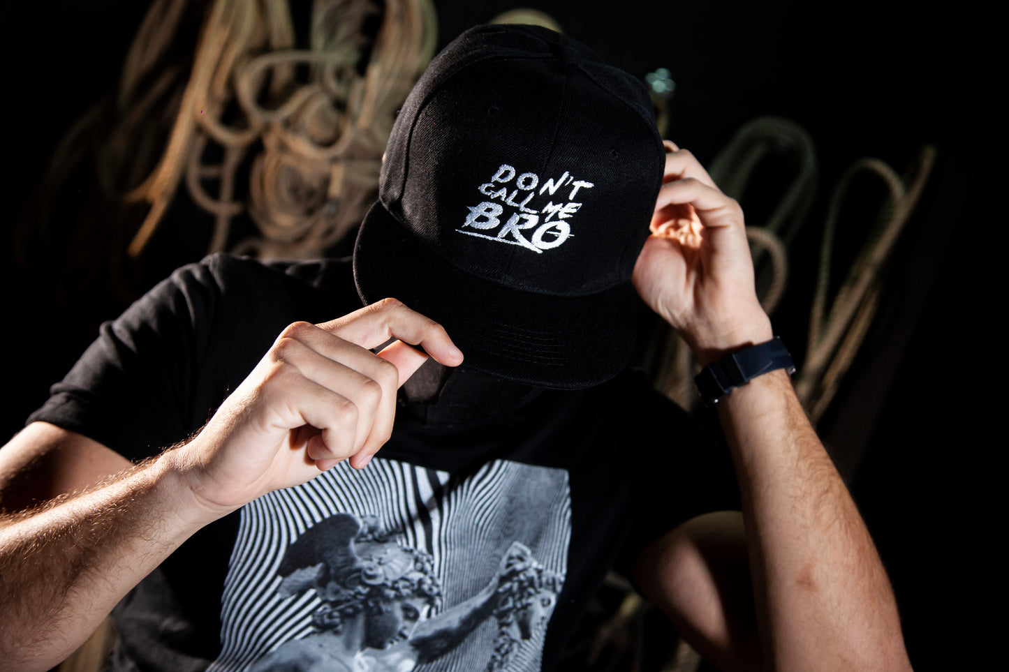 Gorra con visera plana color negro